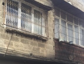 Adana'da uyuşturucu bağımlısı evini ateşe verdi