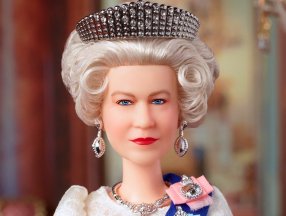 Kraliçe Elizabeth'in 96'ncı yaşı için oyuncak bebek tasarlandı