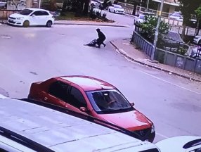 Adana’da kapkaççı dehşeti: Kadını yerde sürükledi