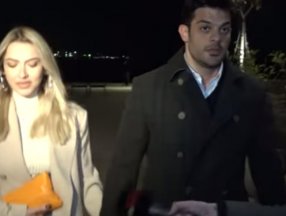 Hamile olduğu iddia edilen Hadise, karnını çantasıyla kapattı