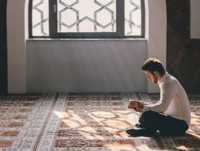 İtikafa girmenin faydaları ve fazileti