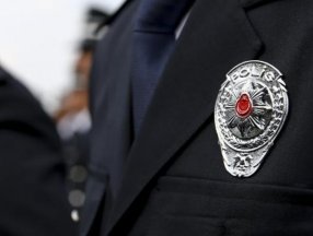 İstanbul'da kafasına taş atılan polis memuru yüksekten düşerek şehit oldu