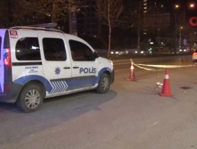 Bakırköy’de bir kadın hareket halindeki otomobilden atladı