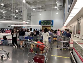 Pekin’de yeni vakalar çıktı, halk marketlere koştu