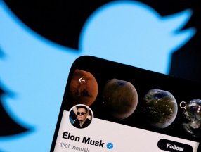 Elon Musk, Twitter'ı satın aldı