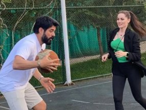 Burak Özçivit ile Fahriye Evcen basketbol maçı yaptı
