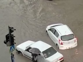 Niğde'de şiddetli yağış su baskınlarına neden oldu