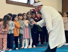 Çocuklara namazı sevdiren 'Teravih treni' İngiltere'de