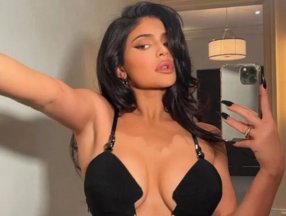 Kylie Jenner, yatak odasından fotoğraf paylaştı