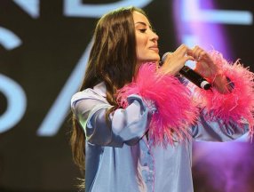 Hande Ünsal'ın sahne kostümü pijamaya benzetildi