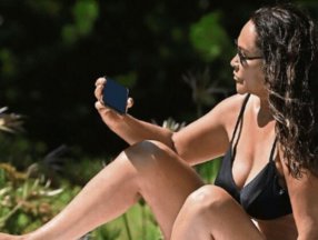 58'lik Hülya Avşar bikinili yakalandı