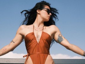 Yasemin Yürük mayosuyla poz verdi