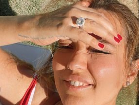 Demet Akalın, mayolu fotoğraf paylaştı