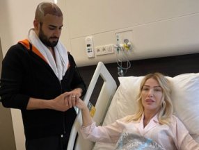 Seda Sayan silikonlarını yeniletirken, eşi Çağlar Ökten de saç ektirdi