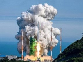 Güney Kore, ilk yerli roketini ikinci denemede uzaya gönderdi