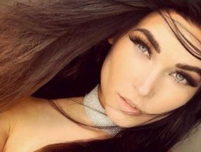 Akıl sağlığını kaybeden manken intihar etti