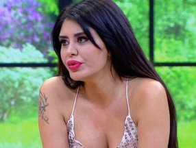 Ebru Polat'ın dekolteli pozları Instagram'ı salladı!