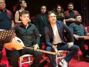 Mahsun Kırmızıgül, çıplak sesle konser verdi