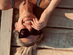 Aslı Enver'in güneş banyosu