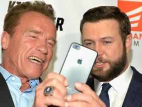 Apple'dan kötü film karakterlerine iPhone yasağı