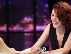 Senem Kuyucuoğlu üstsüz poz paylaştı