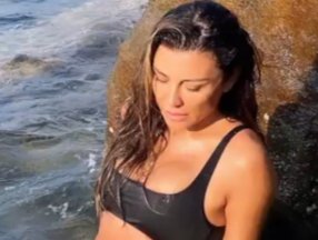 Selen Görgüzel'den mayolu pozlar