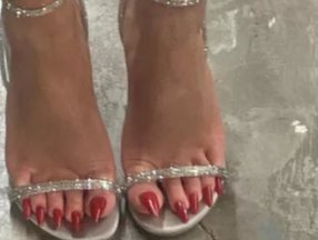 Lila Grace Moss'un ayak tırnakları gündem oldu