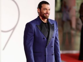 Can Yaman Venedik'te ödül aldı