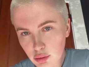 Ireland Baldwin saçlarını üçe vurdurdu