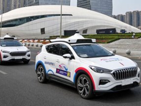 Çin'de robot taksiler yaygınlaşıyor