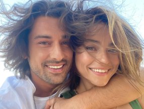 Ayça Ayşin Turan ile sevgilisi Alp Navruz’a reklam teklifi