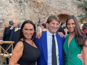 Hülya Avşar ve Kaya Çilingiroğlu'ndan aile pozu