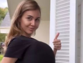 Berfu Yenenler, göğüslerini eleştirenlere cevap verdi