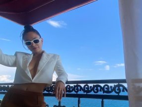 Selin Yeninci, sütyensiz