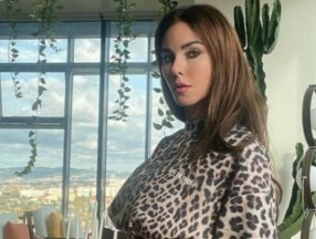 Defne Samyeli'den kas şov