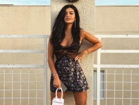 Cansel Çördük, gecelikle poz verdi