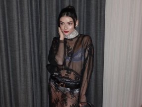 Hazar Ergüçlü, transparan