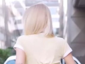 Hande Sarıoğlu'ndan kalça dansı