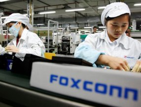 Foxconn, iPhone fabrikasındaki protestoları durdurmak için para teklif etti