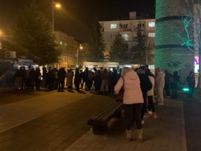 Suya zam öncesi son ana kadar sırada beklediler