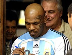 Mike Tyson'dan Messi'ye destek
