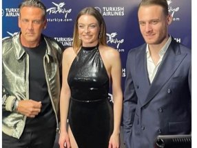 Melis Sezen, Carlos Ponce ile dans etti