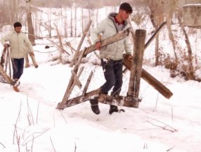 Hakkari'de halkın zorlu kış mücadelesi başladı