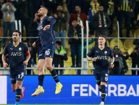 Fenerbahçe Villarreal'i iki golle geçti