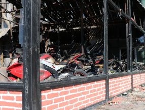 Adana'da meşale şov yapılan meyhane yandı