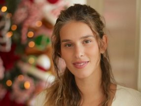 Dila Tarkan 3 aylık oğlunu okula yazdırdı