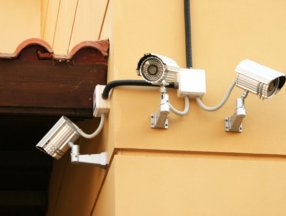 Milyonlarca IP kamera kullanıcıları gözetliyor