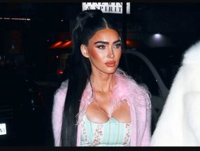 Megan Fox, yeni göğüslerini gösterdi