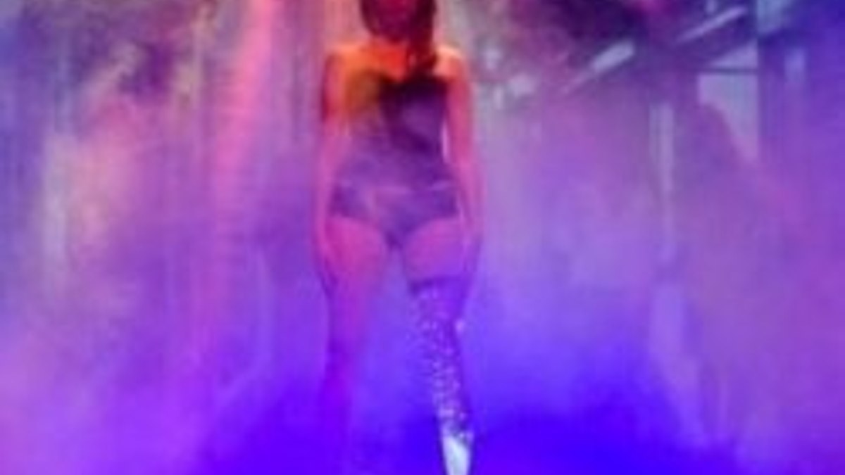 ihtiyar kadın pornosu bi kızı çok sevmiştim gitmiştik istemeye