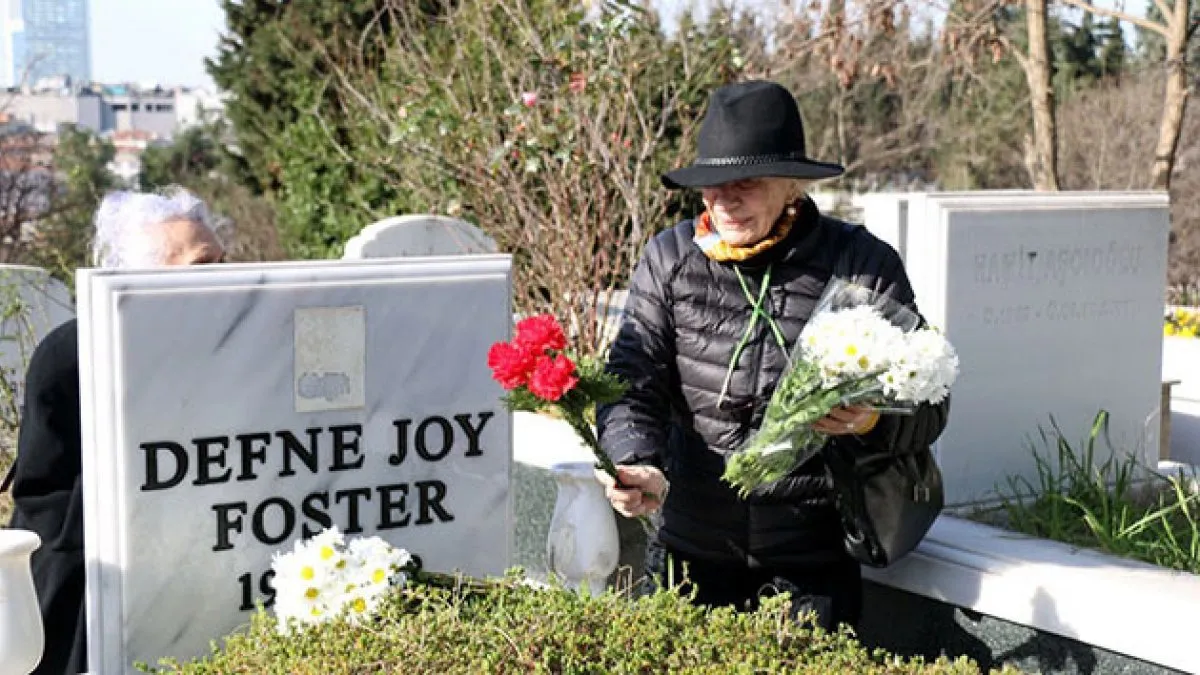 Defne Joy Foster kimdir? Defne Joy Foster neden, ne zaman öldü?